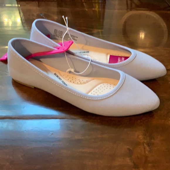 SO Memory Foam Blue Pointy-Toed Flats, Size 8
